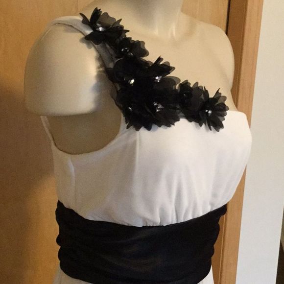 One shoulder asymmetrical dress - Picture 5 of 8